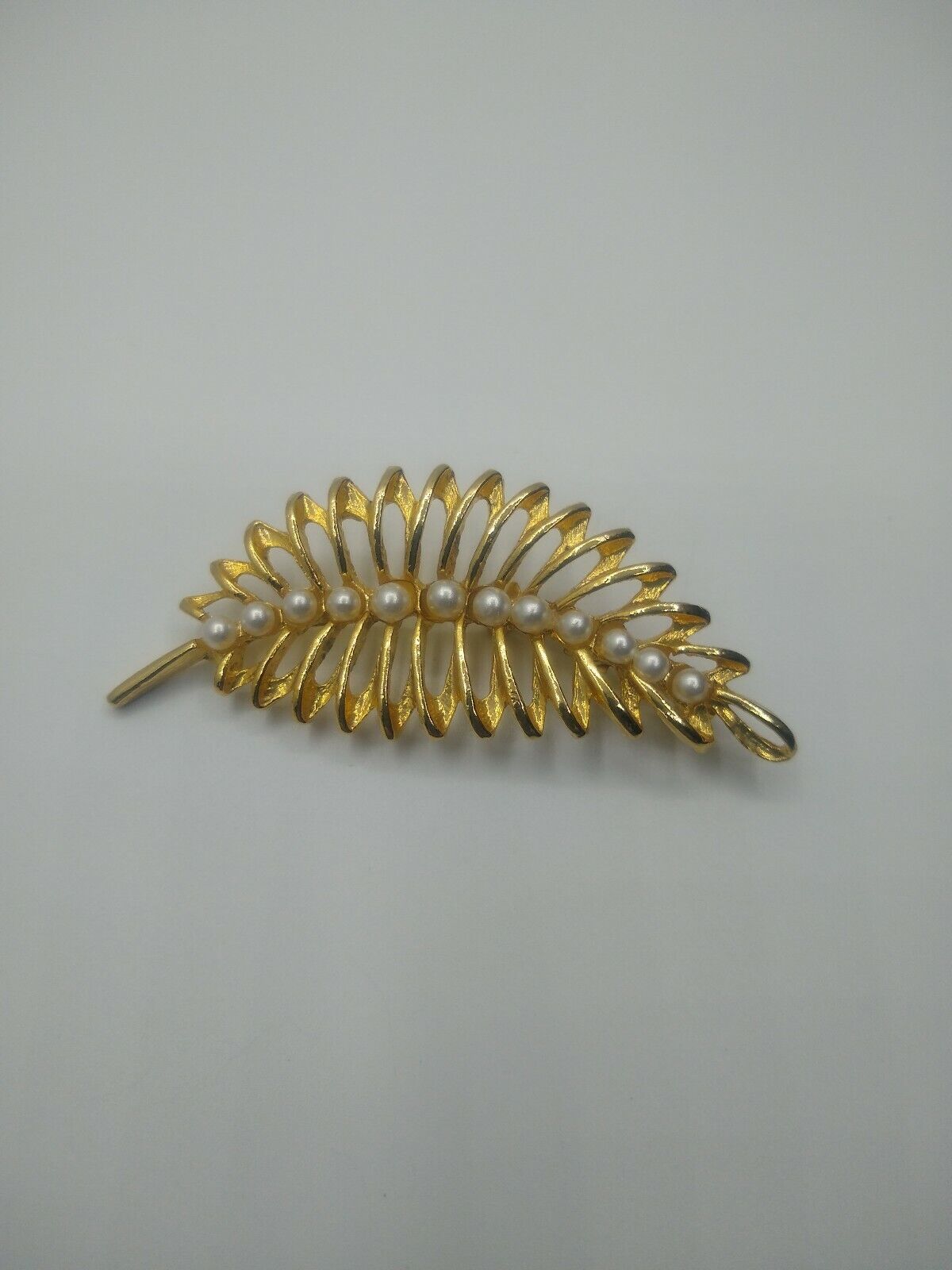 heres F brooch ゴールド