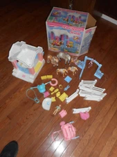 PLAYSKOOL DOLLHOUSE  STABLE 1659 WITH BOX + EXTRAS