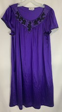 Vintage Vanity Fair Womens Size M Purple Nylon Cap Sleeve Nightgown USA