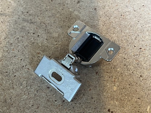 BLUM 110 Hinge w/ 1-3/8" Bracket 130.214-01.02 hinge 30.310-11.02 • Austria B04