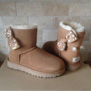 bling uggs with bows