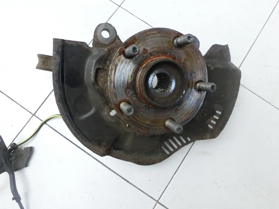 Fuso a snodo Mozzo ruota Dx anteriore per Toyota Auris E15 10-12 43211-12460 - Immagine 2 di 4