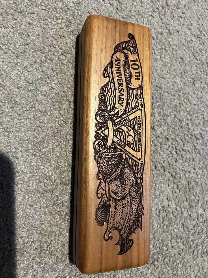 Schrade 10th Anniversary North American Fishing Club Knife In Wood Case . - Image 2 of 4