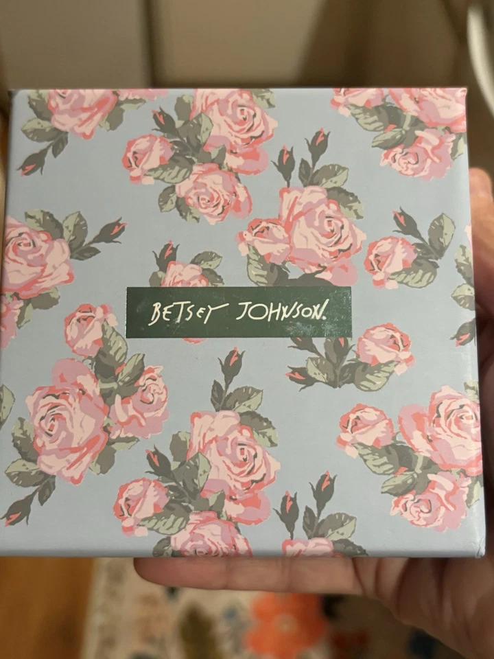 Betsey Johnson Rose Quartz Heart Crystal Drop Dangle Earrings NIB Original Box - Image 4 of 4