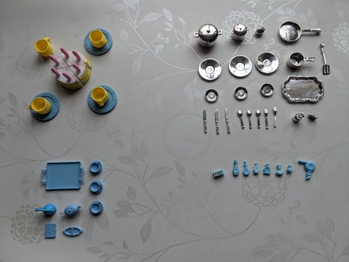 Vaisselle Barbie et accessoires salon 1985 et chambre 1978 - Afbeelding 1 van 6
