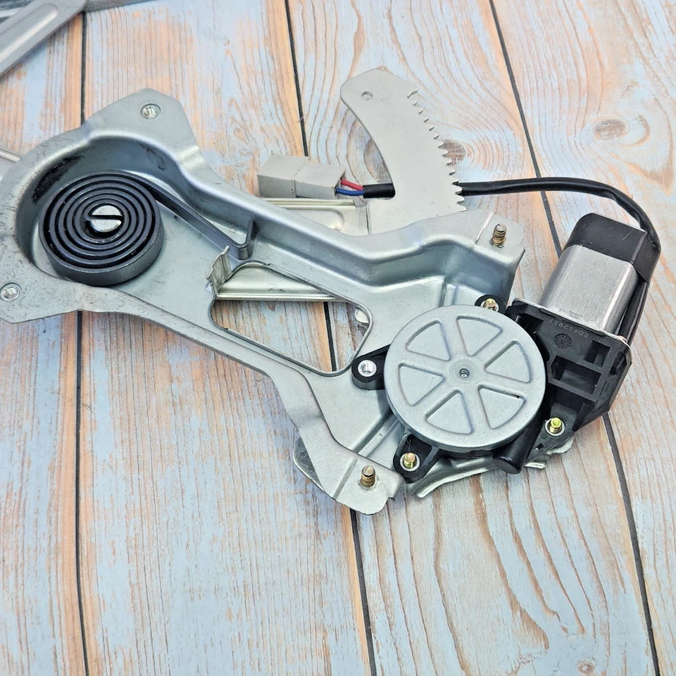 Regulador de ventana eléctrica derecha Dorman 741127 para Ford Mustang 1994-2004 con motor de 2 pines Foto 2 de 4