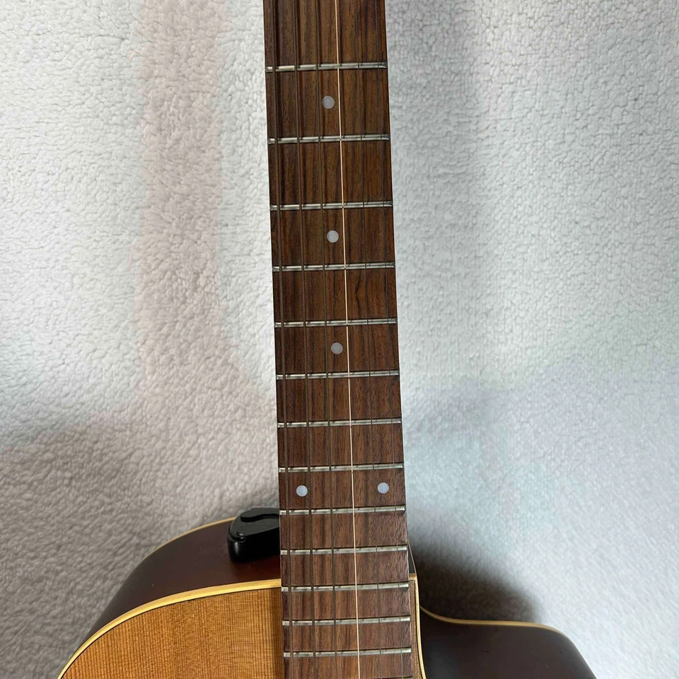 Guitarra acústica Seagull S6 + CW Cedar con estuche tiene daños en la parte inferior Foto 3 de 4