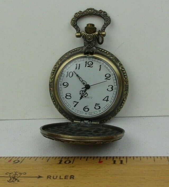 Alice in Wonderland Cheshire cat pocket watch Quartz  display picture 3