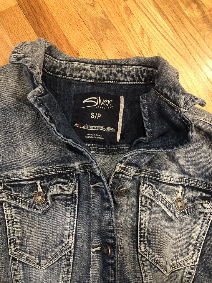 Vintage Women’s Silver Jean Jacket - Image 2 of 3