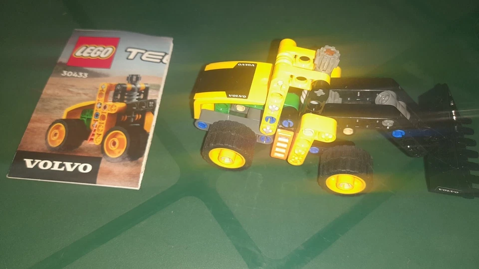 LEGO Technic 30433 Volvo Wheel Loader, foto 1 di 3