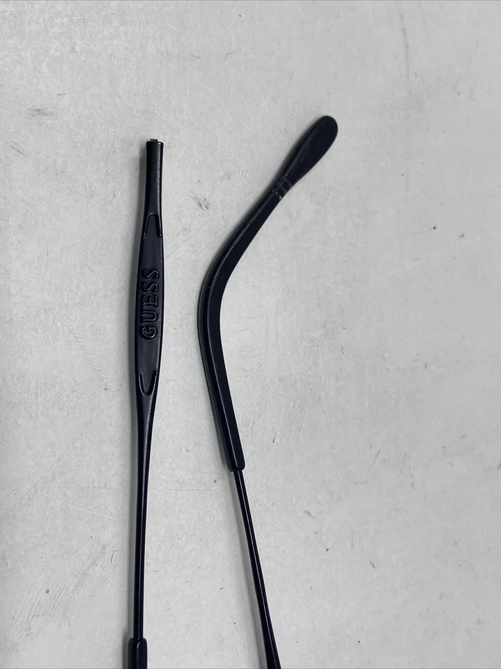 GUESS GU 110 RAMBLE SBLK 3C 137mm BRAZO DE TEMPLO NEGRO REPUESTOS BY31 Foto 4 de 4