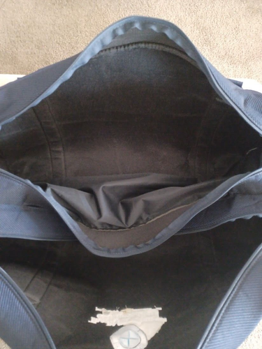 TZ GOLF - BMW Invitational Cobra Padded Duffle Bag - Very Lightweight Clean - Picture 9 of 9