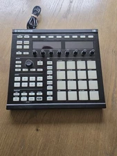 Native Instruments MASCHINE MK2 Groove Production Studio MIDI Controller