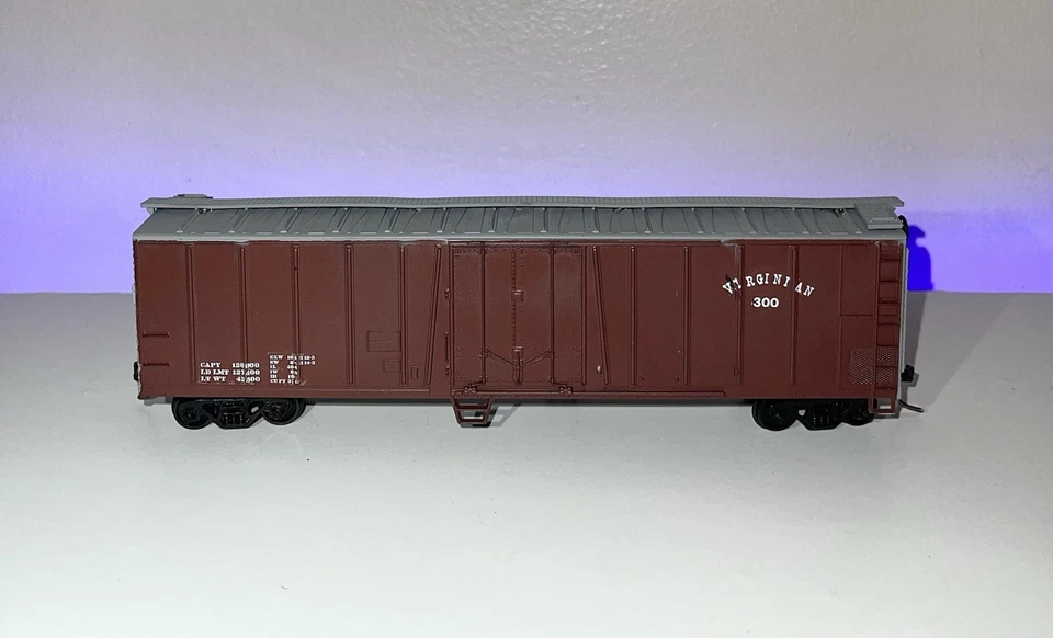 (2) Athearn HO Boxcars - “Virginian” #63186 & #300 - Image 4 of 4