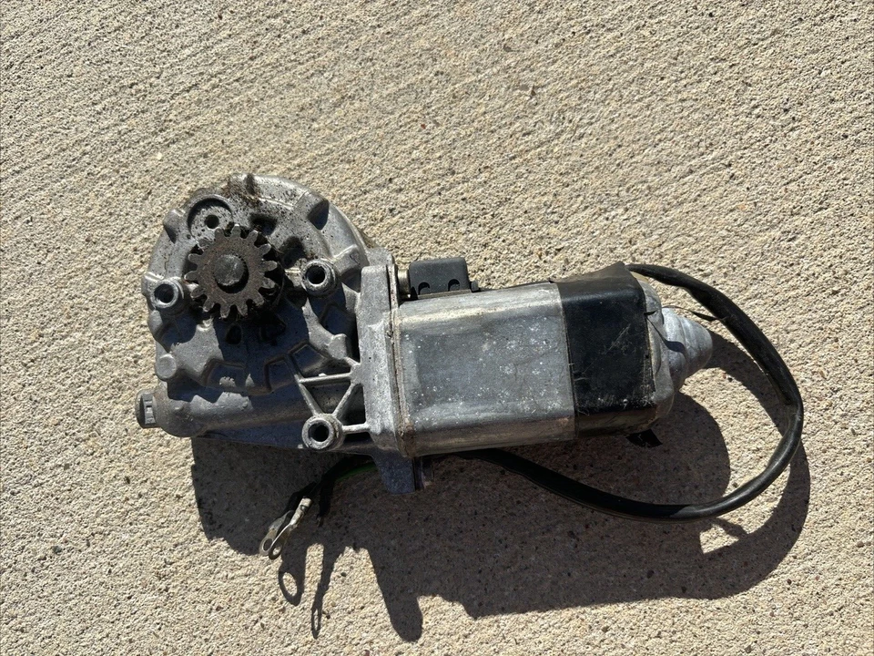 0130821018 Window Motor Left 380SE 280SE 380SEL 500SE 500SEL - Image 3 of 3