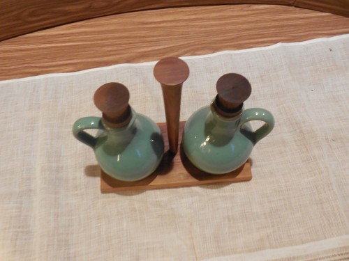 Denby Stoneware Green Cruet Set on Wood Caddy - Picture 6 of 7