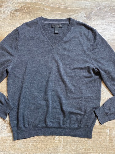 MERINO WOOL GRAY CLASSIC V-NECK SWEATER 