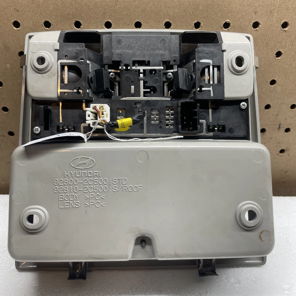 2003-2008 Hyundai Tiburon OEM dome light overhead console 03 04 05 06 07 08 - Image 4 of 4