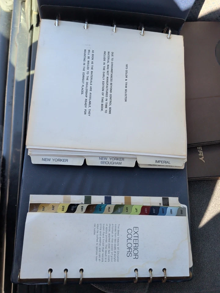 Álbum de concesionario Chrysler 1973 tapicería de colores libro de pintura Imperial New Yorker Foto 2 de 4