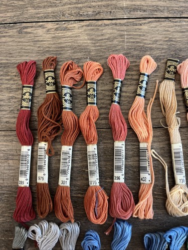 32 Skeins DMC Embroidery Floss Mixed Lot Cross Stitch Crafts Needlepoint - Picture 2 of 5