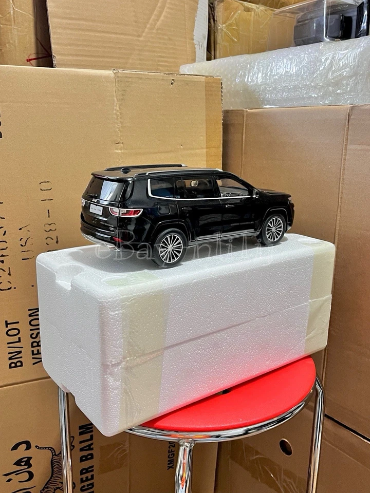 Jeep Grand Cherokee Commander 2018~2022 modelo diecast negro diamante escala 1:18 Foto 4 de 4