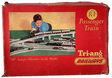 Triang Hornby OO Gauge R1 Princess Elizabeth Passenger Train Set 2 extra coaches
