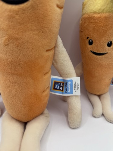 Aldi Kevin Carrot And Kids Plush 2020 With Crowns - Picture 4 of 5