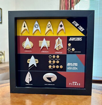 Combadge Display Shadow Box Star Trek, 8.75 x 8.75, Black *Fan