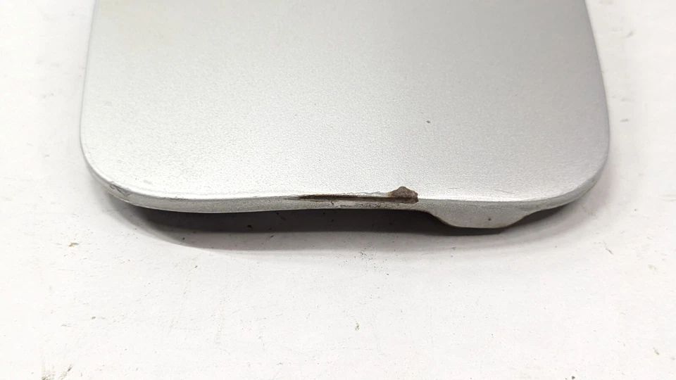 Toyota Corolla 2009 2010 2011 2012 2013 puerta del tanque de combustible pintura plateada código 1F7 Foto 3 de 4