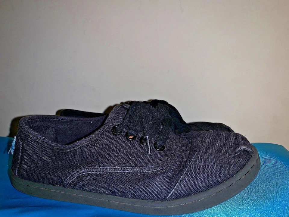 TOMS Todo Negro Lona Tenis Monopatín Con Cordones Niñas Niños Zapatos Talla 3Y 3 👣b7 Foto 2 de 4