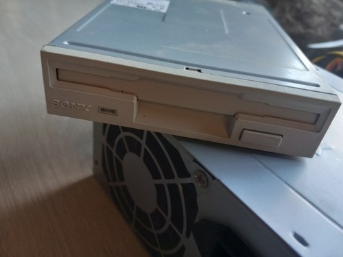 CPU LOT - Sony 3.5" Floppy Drive MPF920-Z, Coolmax V-400, MSI CR52-A2 CD-R/RW - Picture 8 of 14