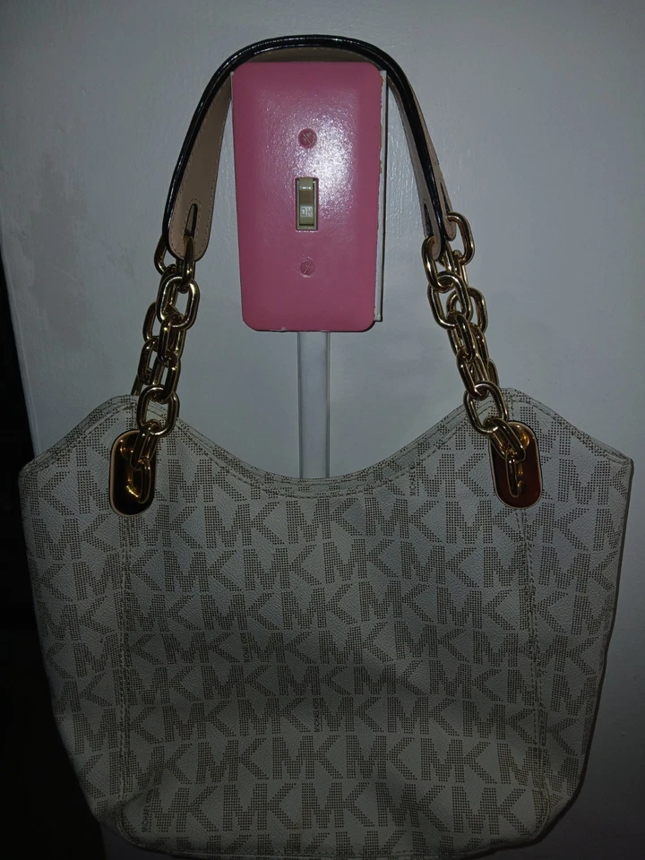 Bolso de Hombro Michael Kors Vainilla Monograma Jet Set Foto 4 de 4