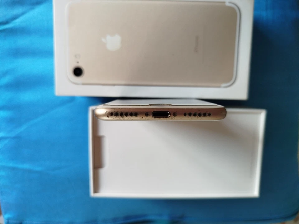 Apple iPhone 7  - 128GB - Oro Rosa  - Immagine 4 di 4