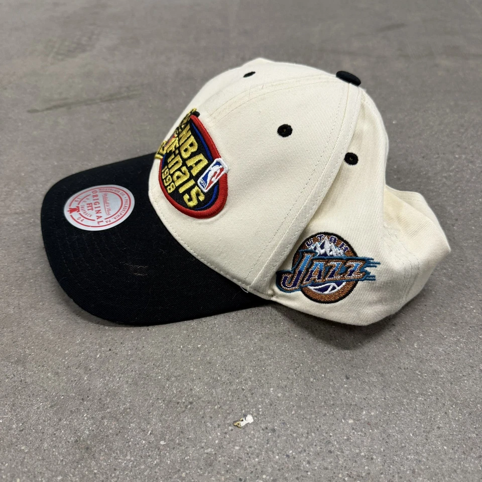  NBA Finals Bulls VS Jazz Mitchell & Ness 1998 SnapBack Embroidered Hat  - Image 3 of 4