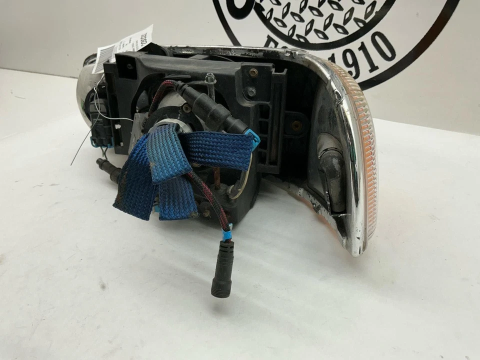 Conjunto de faros GMC YUKON XL 1500 derecha 01 02 03 04 05 06 denali Foto 3 de 4