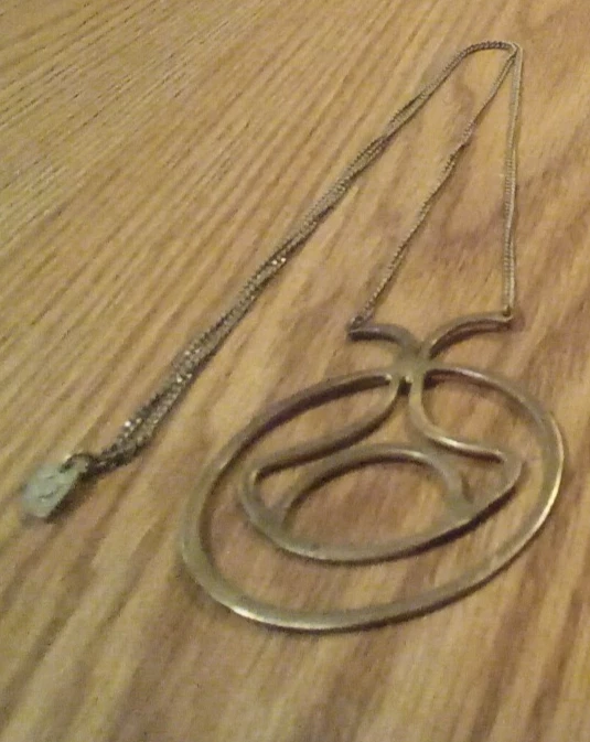 Colar brutalista Anthropologie bronze martelado! - Imagem 4 de 4