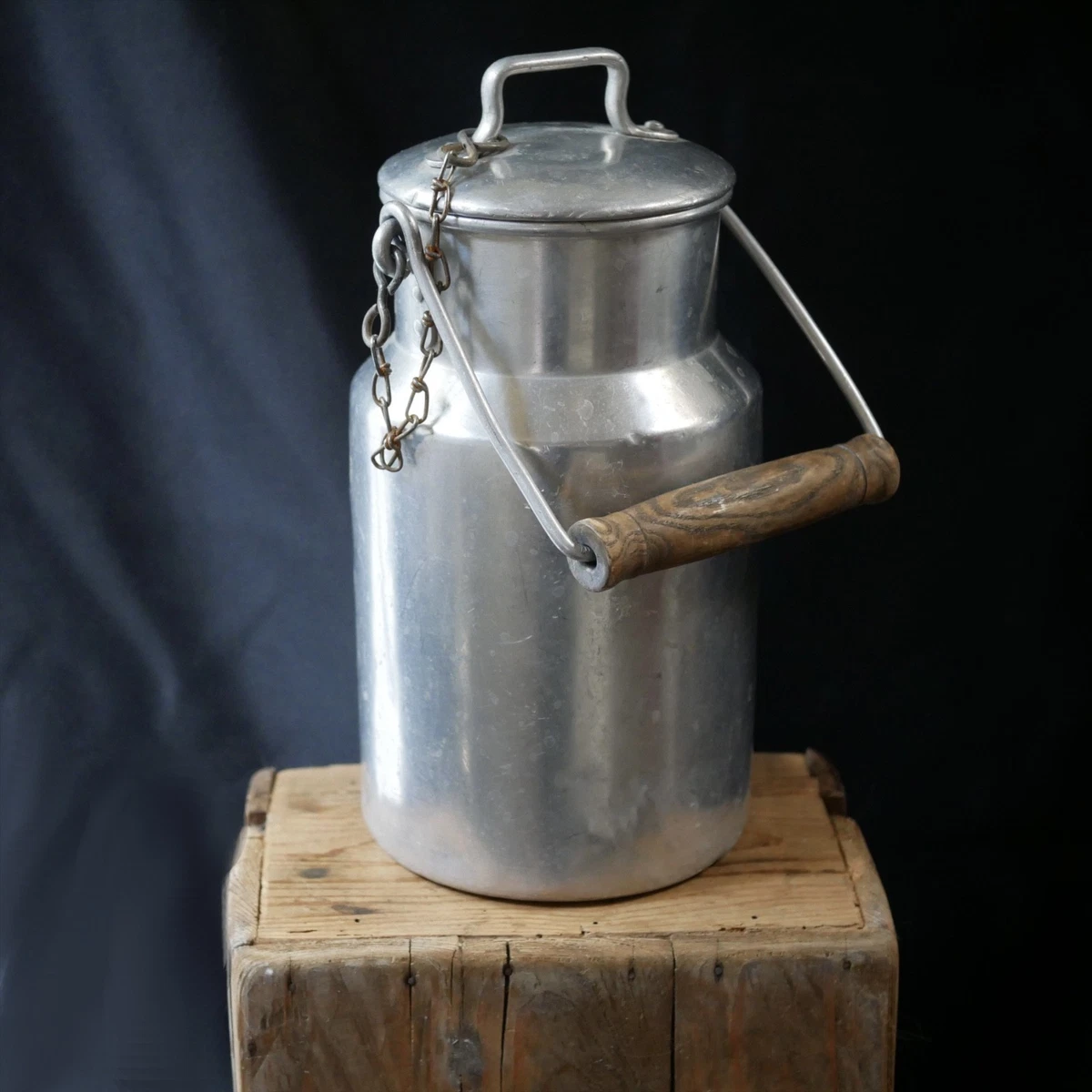 Pot à lait ancien en aluminium – Amour Brocante