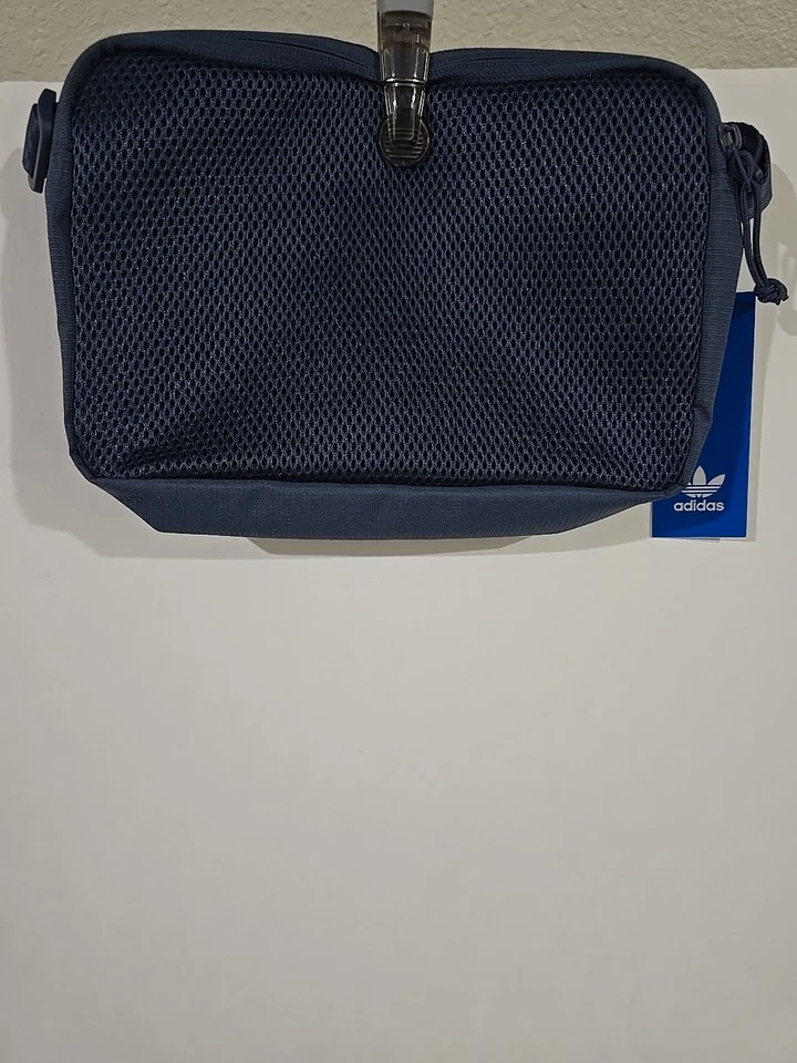 阿迪达斯小号 Airliner 包 IS4586 NS 蓝色单肩包 — 第 2/2 张图片