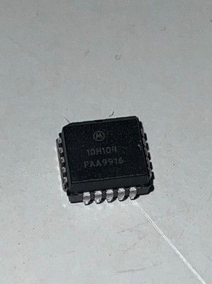 Lot of 5PCSx MC10H104FN New (Motorola)