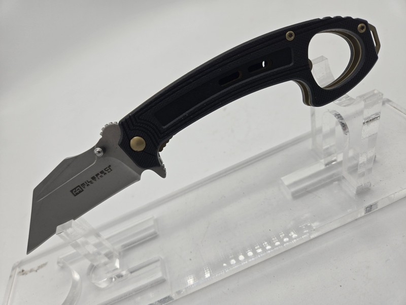 TACTICAL EDC POCKET KNIFE