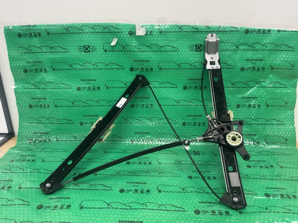 New Genuine Audi Q3/RSQ3 Front Right Window Regulator - 83A837462 - Image 2 of 4