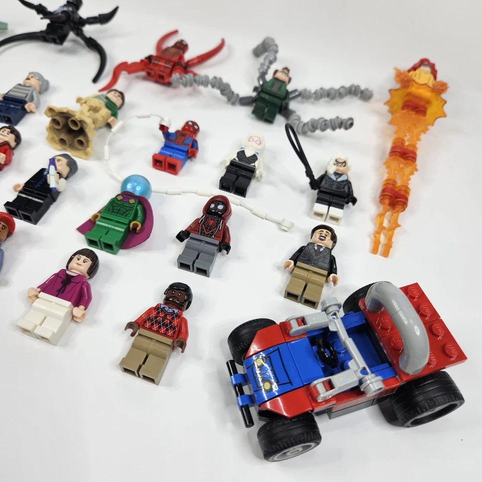 LEGO 76178 Marvel Daily Bugle Lot Of All 25 Minifigures With Accessories - Image 4 of 4