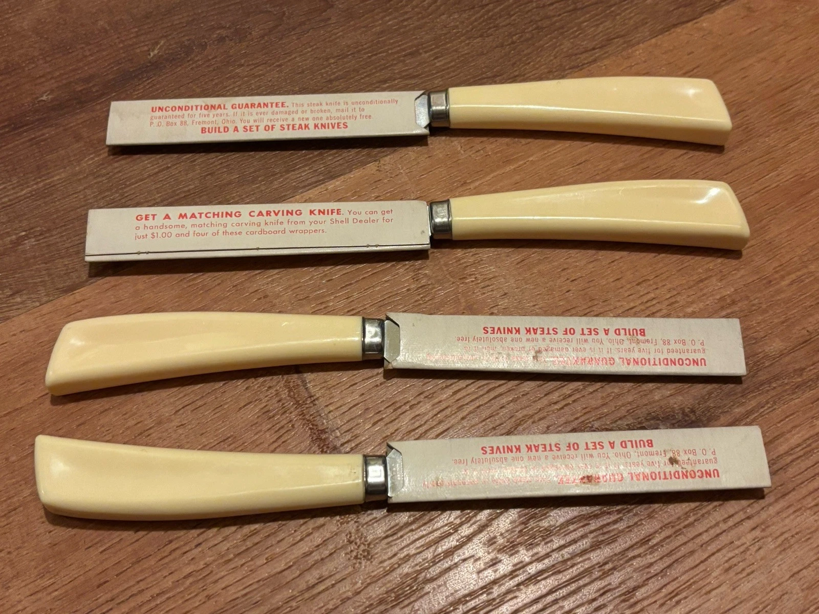 4 Quikut Serrated Stainless Steel Steak Knives 8” Cream Plastic Handles USA VTG