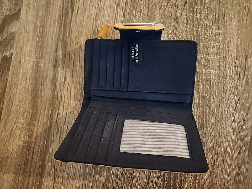 Cartera compacta con logotipo de Nautica indexadora de pestañas imitación cremallera alrededor alcance más cercano amarillo Foto 3 de 4