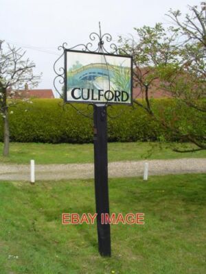 FOTO CULFORD VILLAGE SCHILD CULFORD HALL IST AUF EINER SEITE ABGEBILDET UND DER EISERNE BR