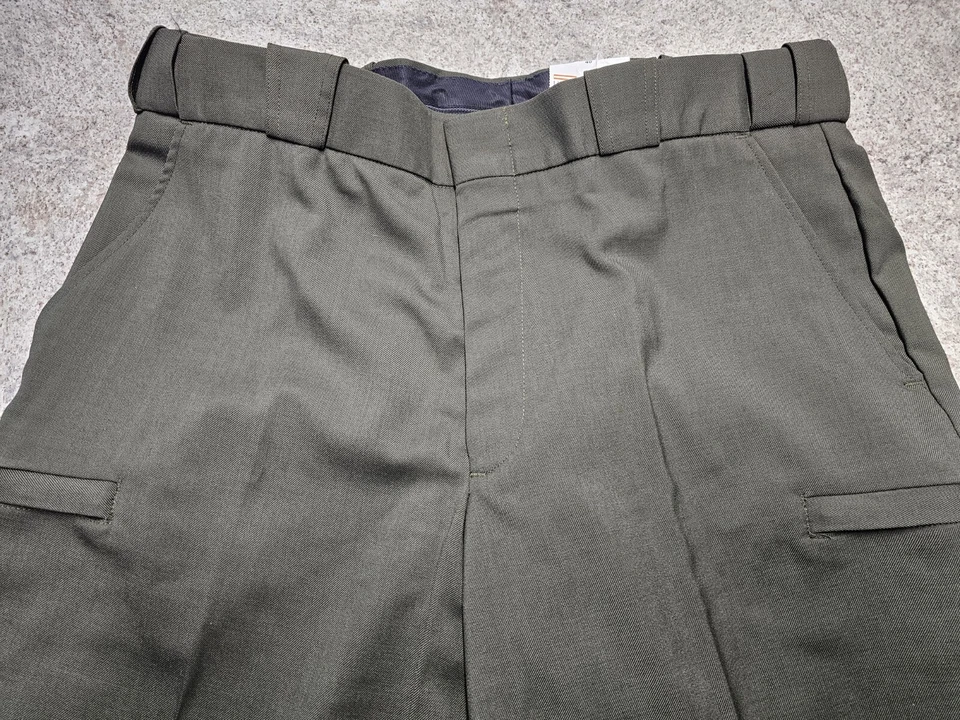 United Uniform Men's Green Cargo Pants Size 40x38 Unhemmed NWT  - Image 2 of 4
