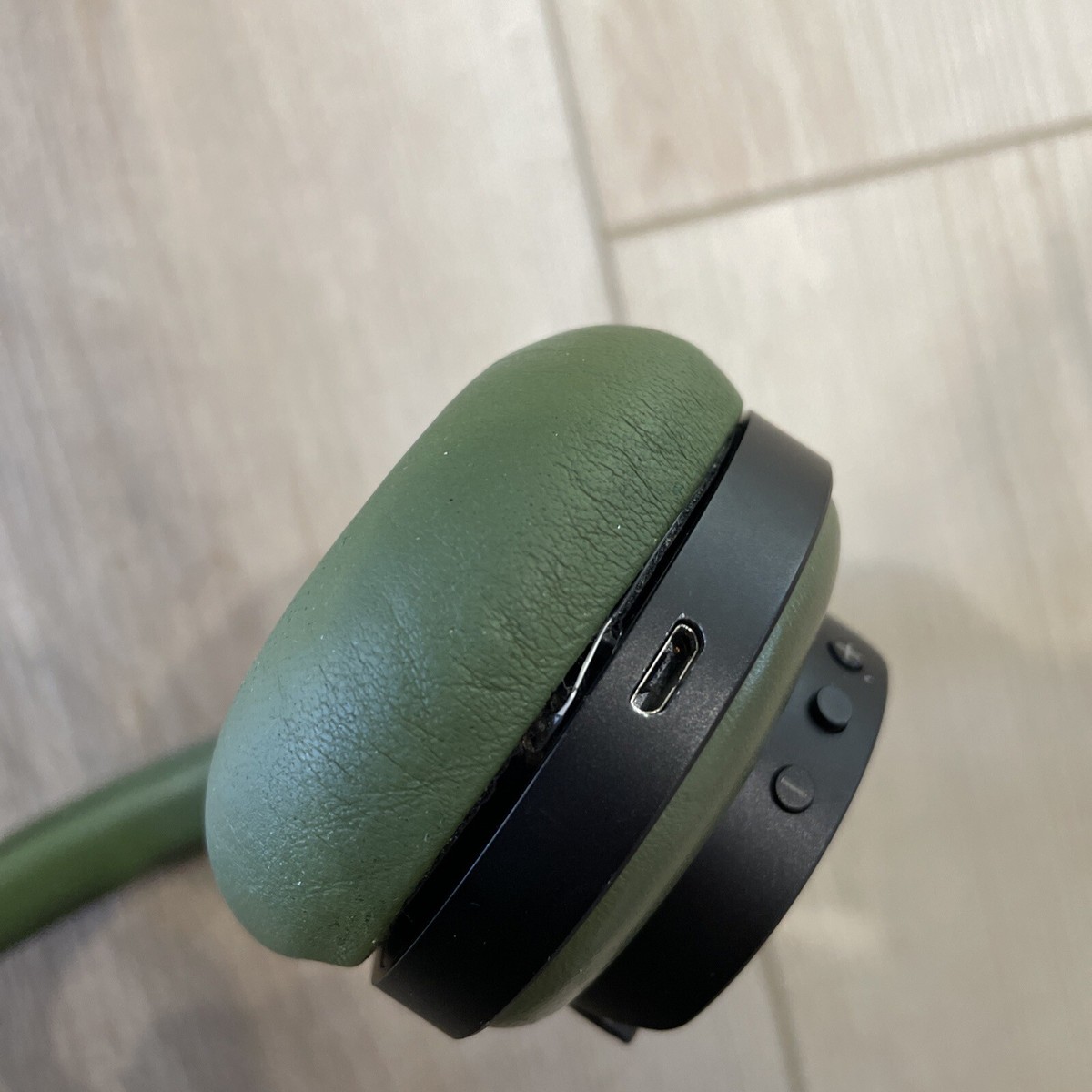 Master & Dynamic MW60 Wireless Over-Ear Headphones Olive