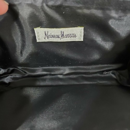 Formal Handbag Clutch Neiman Marcus Black Chevron Quilted Wristlet Purse 8"x4" - Picture 10 of 11