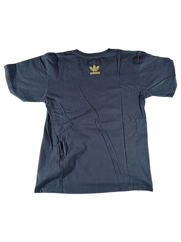 Camisa Adidas Niños Grande Negra Trifolio Camuflaje Dorado Logotipo Gráfico Niños Foto 2 de 4