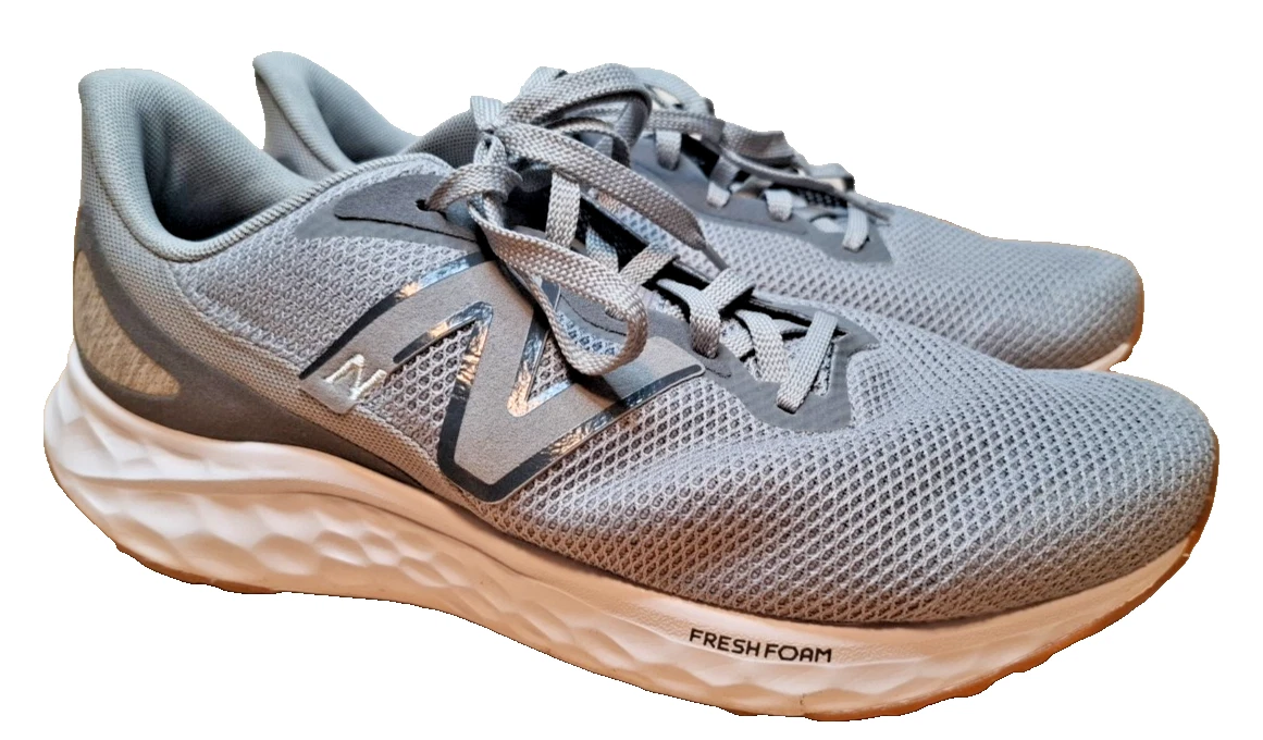 Scarpe New Balance Fresh Foam Arishi v4 Uomo Taglia 9 4E Grigio Nuove